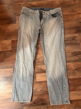 Lee Men's Light Wash Relaxed Straight Jeans